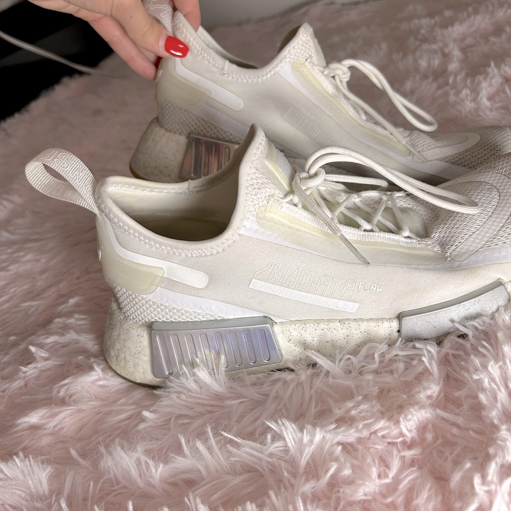 Women’s Adidas tennis shoes